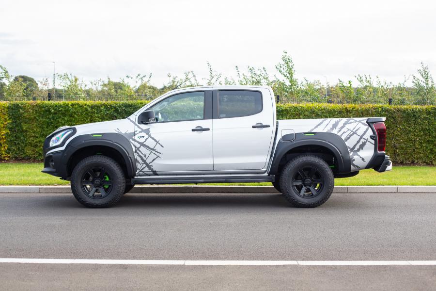  Isuzu D-Max XTR 2019 года  (UK) (фото 15 из 40)